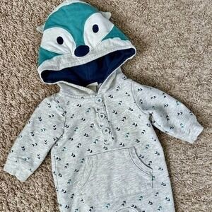Cat & Jack I Baby Boys Gray Fox Hooded Romper I Size Newborn I Arrow Print I GUC